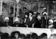 اقامت امام در قم، به معنای کناره‌گیری از حکومت بود؟