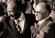 دست فرعون در دست شیطان