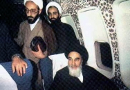  امام در مسیر بازگشت از فرانسه به تهران