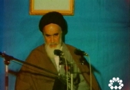 فقط مدرّس ایستاد و جلوی او را گرفت