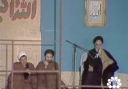 آنکه انسان را از تزلزل بیرون می‌آورد ذکر خداست