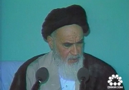 باید مسلمین با هم متحد بشوند و تودهنی بزنند به امریکا