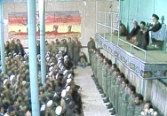 آنها [ ابرقدرتها] هیچ وقت خودشان نمی‌آیند در میدان