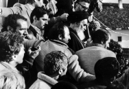 سخنرانی در جمع ایرانیان مقیم پاریس درباره جنایات شاه و اهداف انقلاب&zwnj;