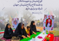 یک موی سر این کوخ‌‌نشینان و شهیددادگان به همه کاخ و کاخ‌‌نشینان جهان شرف و برتری دارد 
