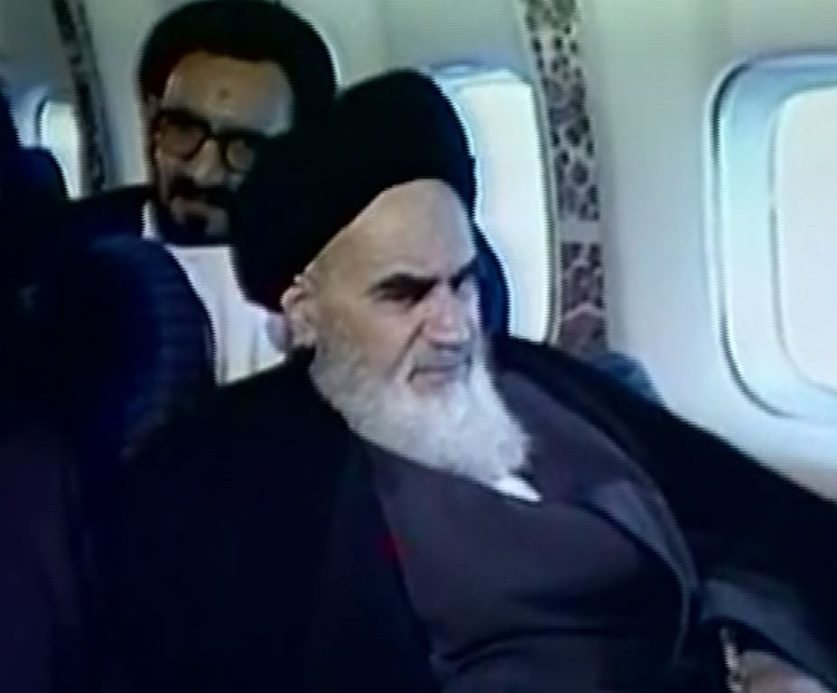 فیلم - احساس امام از برگشت به ایران - هواپیما - pic.jpg