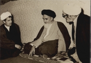 ایستاده در برابر خود