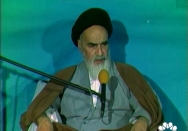 روحانیون در مسائل سیاسی حاضر باشند