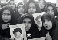 نه زن حق دارد خود را به چنین حدی تنزل دهد نه مردان حق دارند که به او چنین بیاندیشند